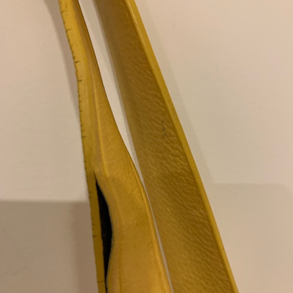 Come haan purse. Yellow - Picture 2 of 6